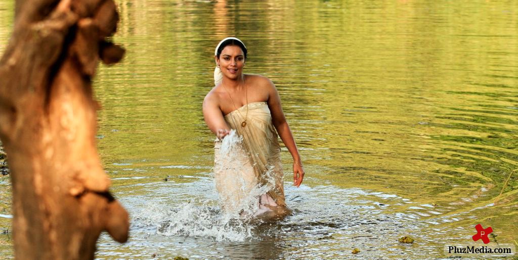 Shweta Menon - Rathi Nirvedam Hot Movie Stills | Picture 79996